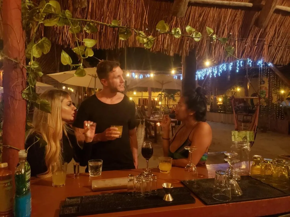 The All Inclusive Hostel - Food, Drinks And Transportation To The Beach And Cenotes Tulum