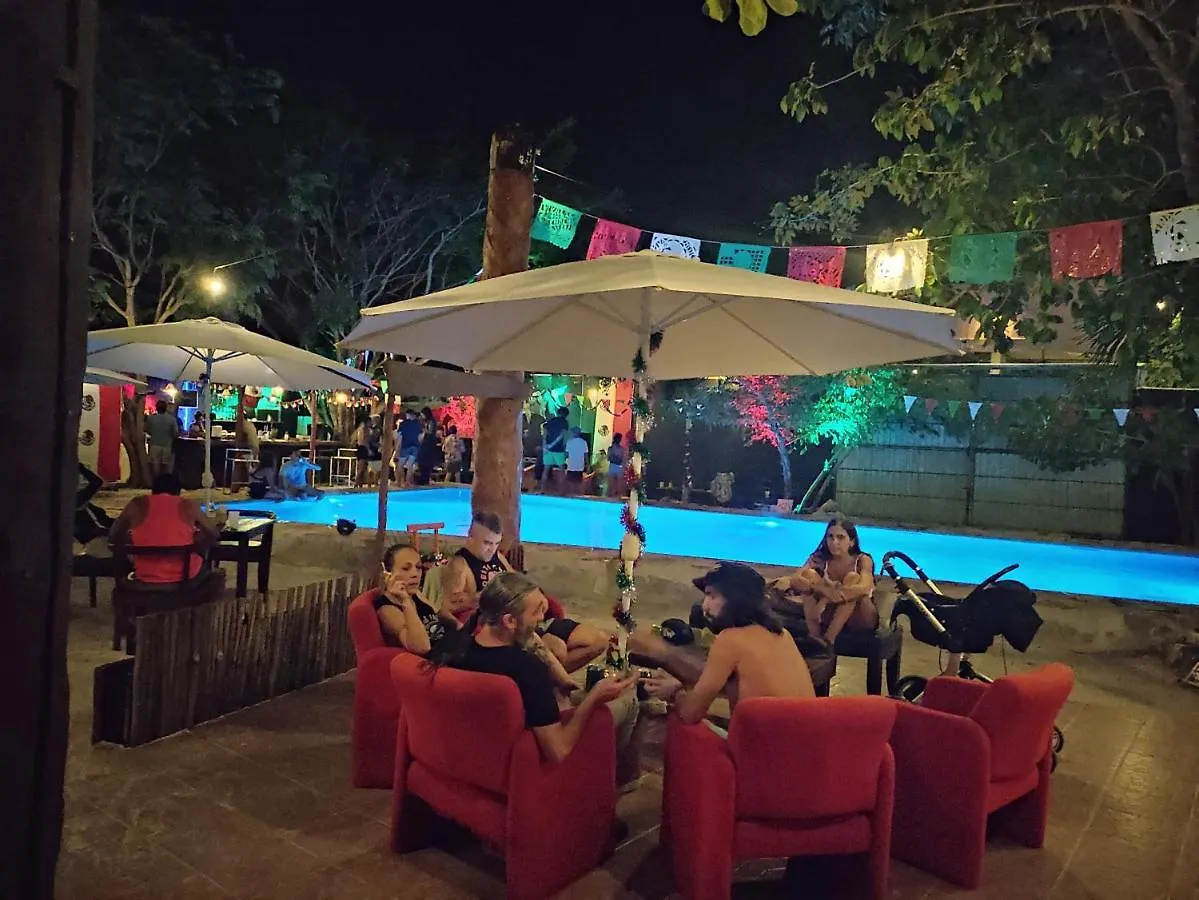 The All Inclusive Hostel - Food, Drinks And Transportation To The Beach And Cenotes Tulum