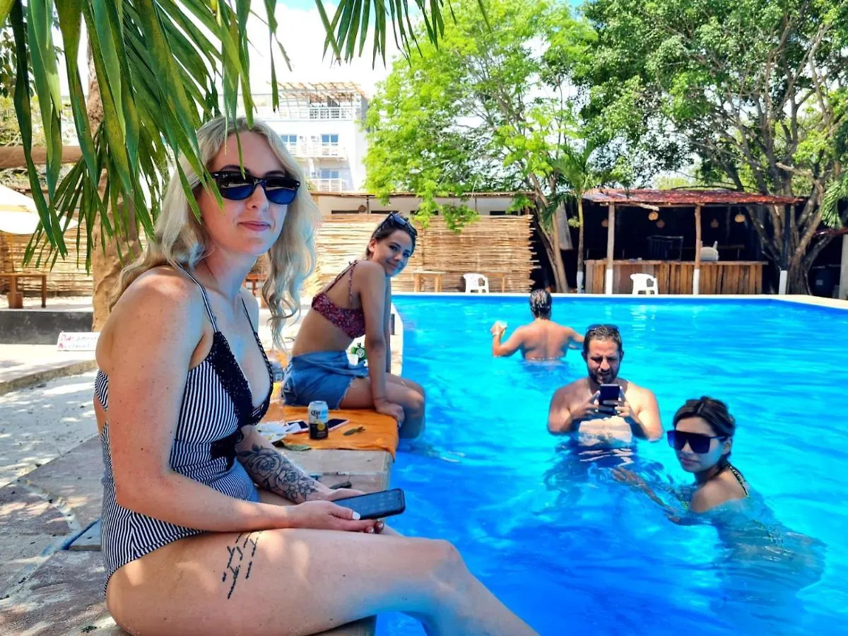The All Inclusive Hostel - Food, Drinks And Transportation To The Beach And Cenotes Tulum