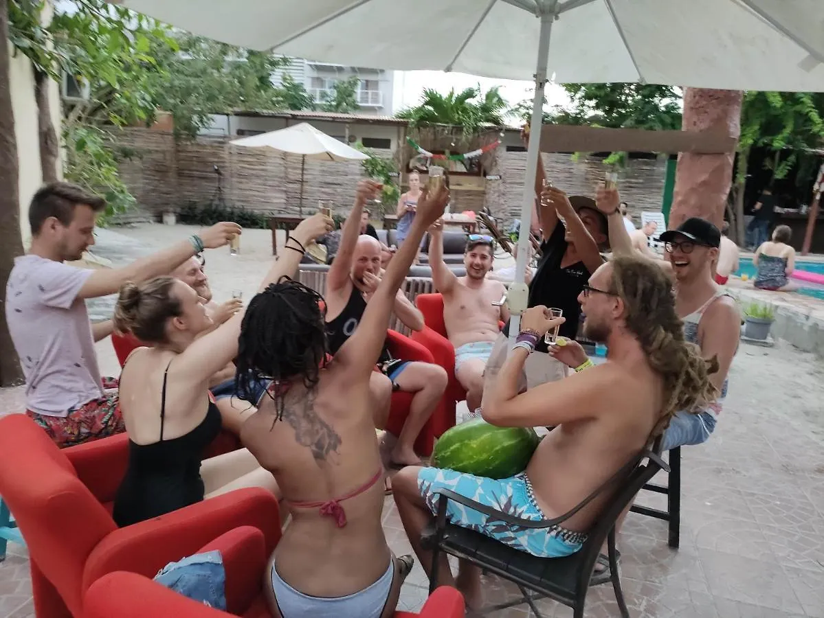 The All Inclusive Hostel - Food, Drinks And Transportation To The Beach And Cenotes Tulum