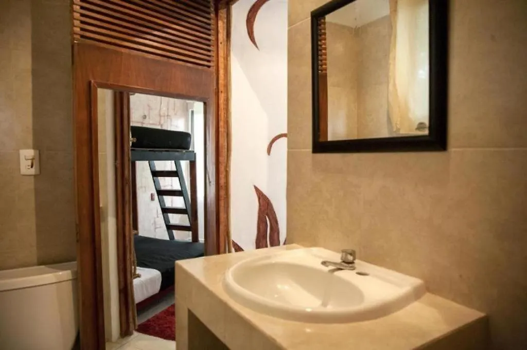 The All Inclusive Hostel - Food, Drinks And Transportation To The Beach And Cenotes Tulum